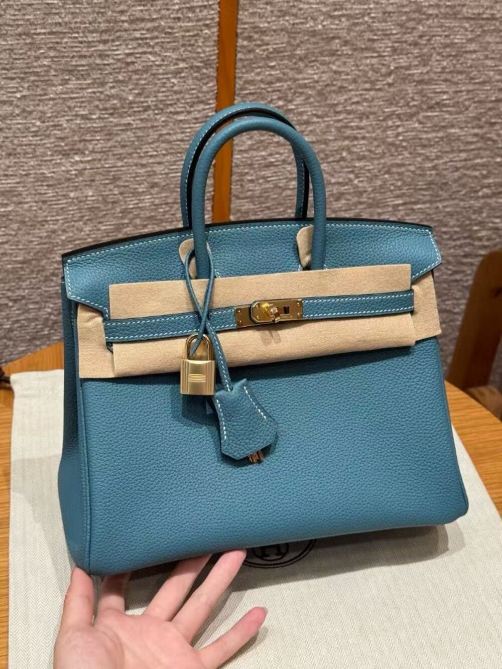 Classic Hermes Bag: A Stylish and Versatile Choice for Elegance